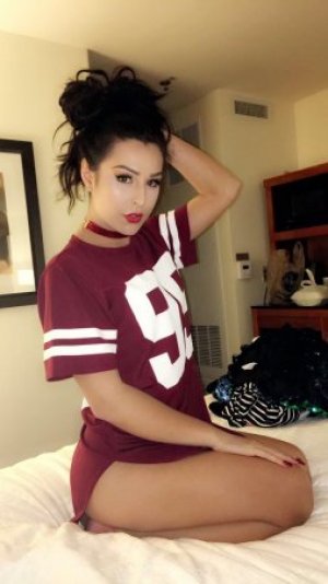 Лаура 89663302922